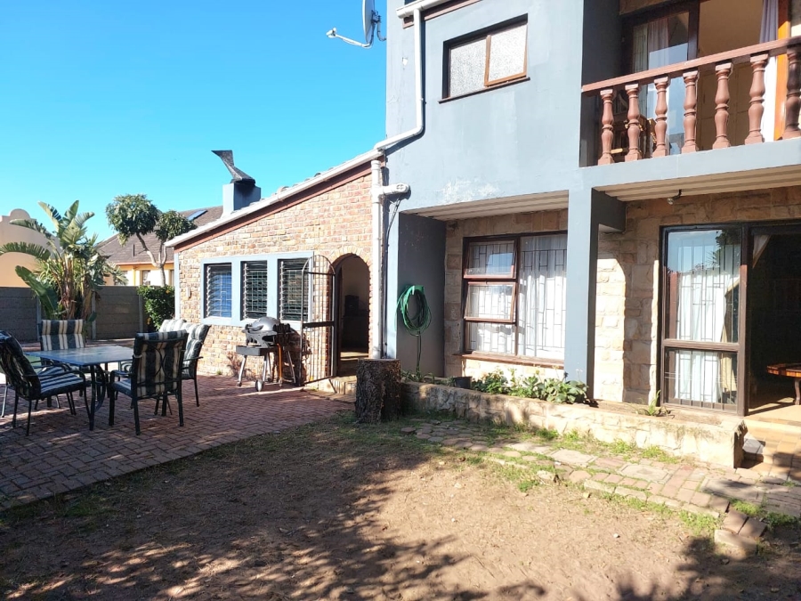 4 Bedroom Property for Sale in Heiderand Western Cape